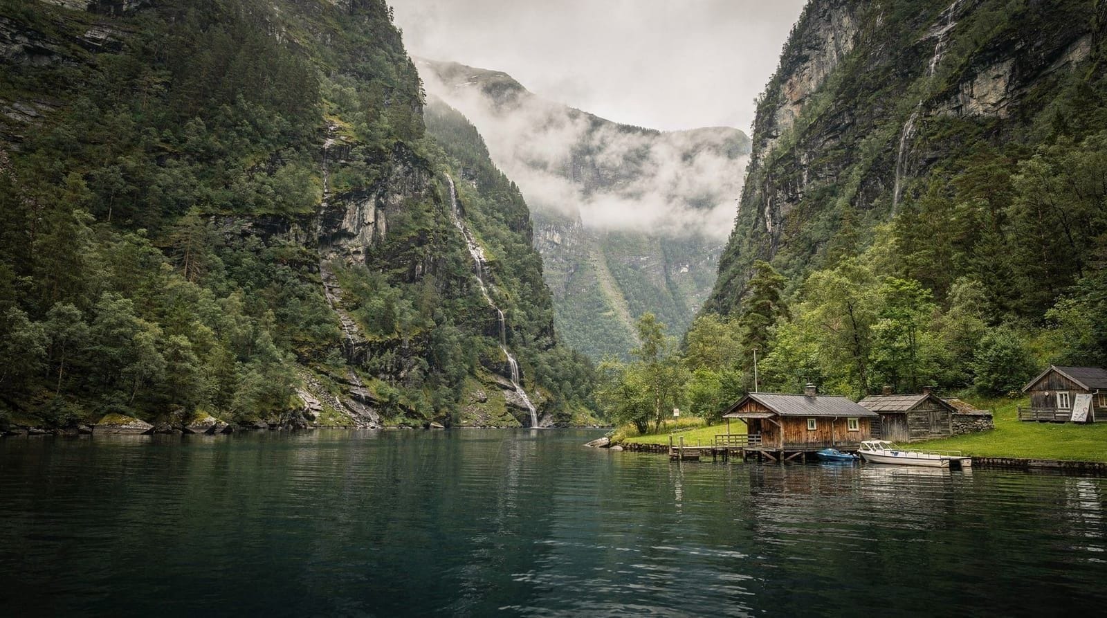 Bergen: Self-Guided Nærøyfjord Cruise and Flåm Railway Tour