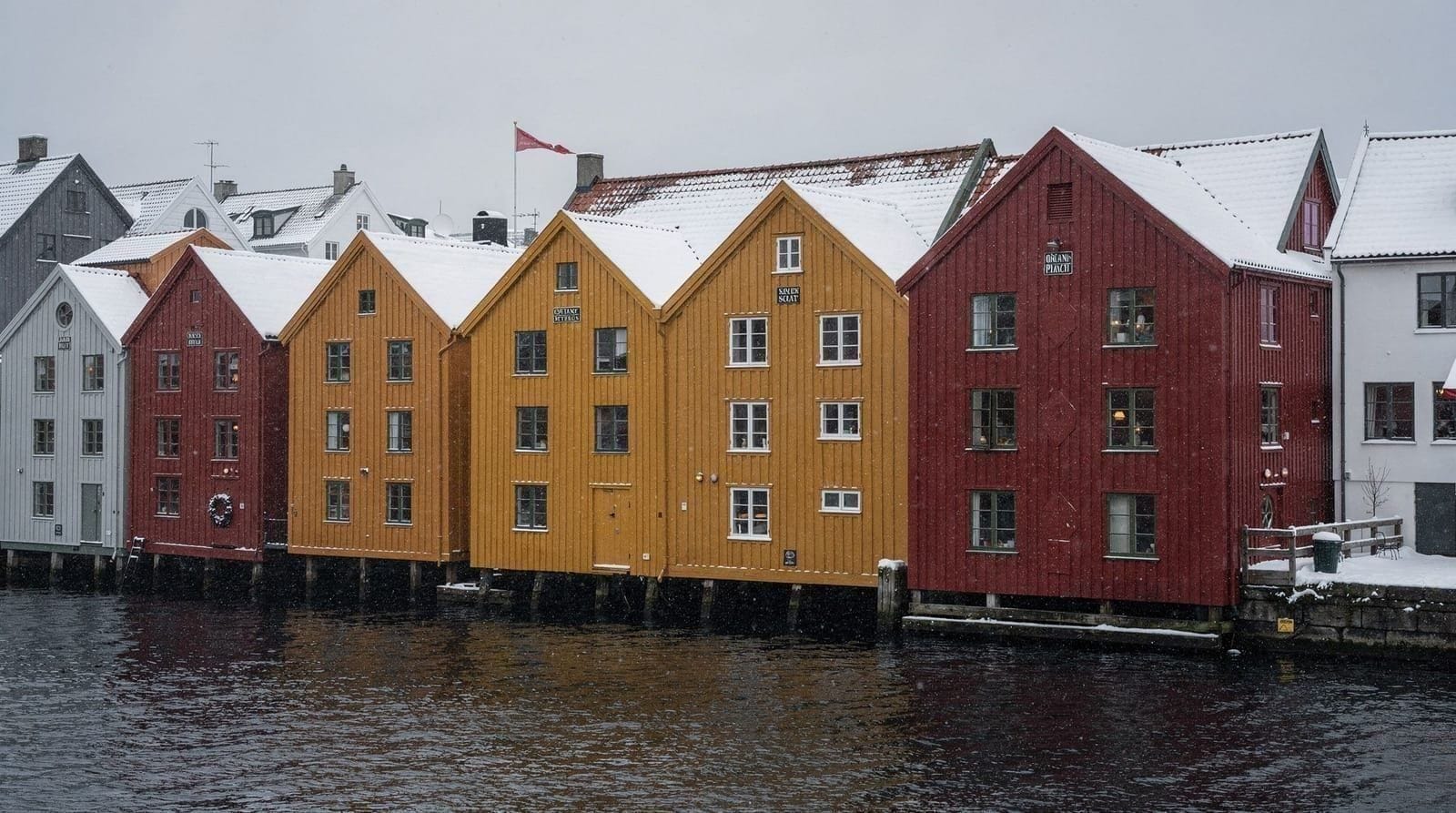 Bergen in winter — what to expect, what is open, and whether it is worth visiting — Bergen in winter honestly assessed. What is open, hotel prices, Christmas market