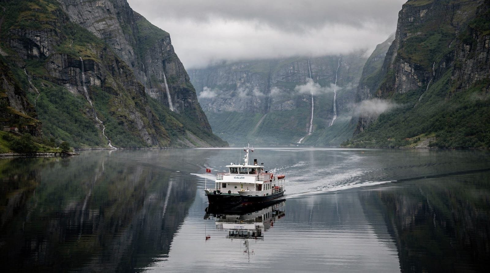 Bergen: Legendary Flåm Railway & UNESCO Fjord Cruise